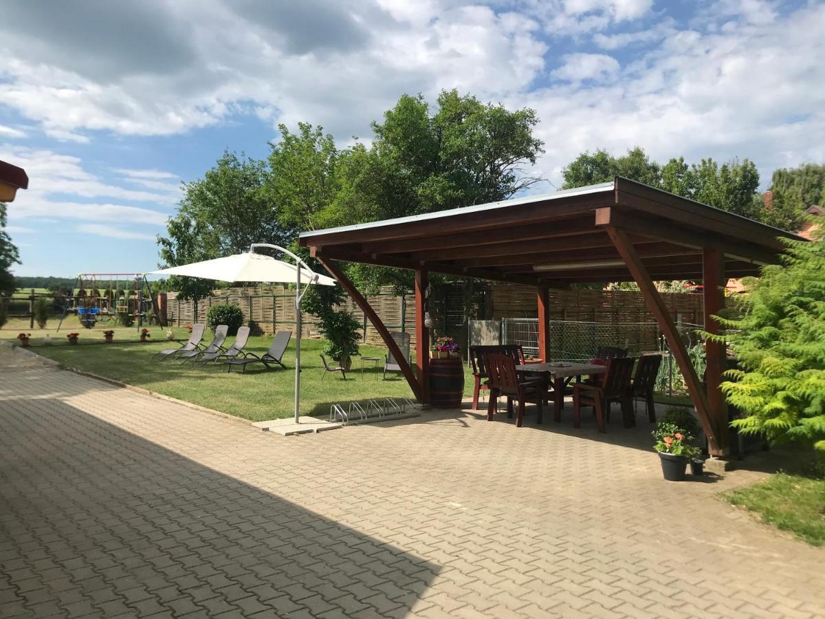Hotel Lena Vendeghaz Balatonberény Exterior foto